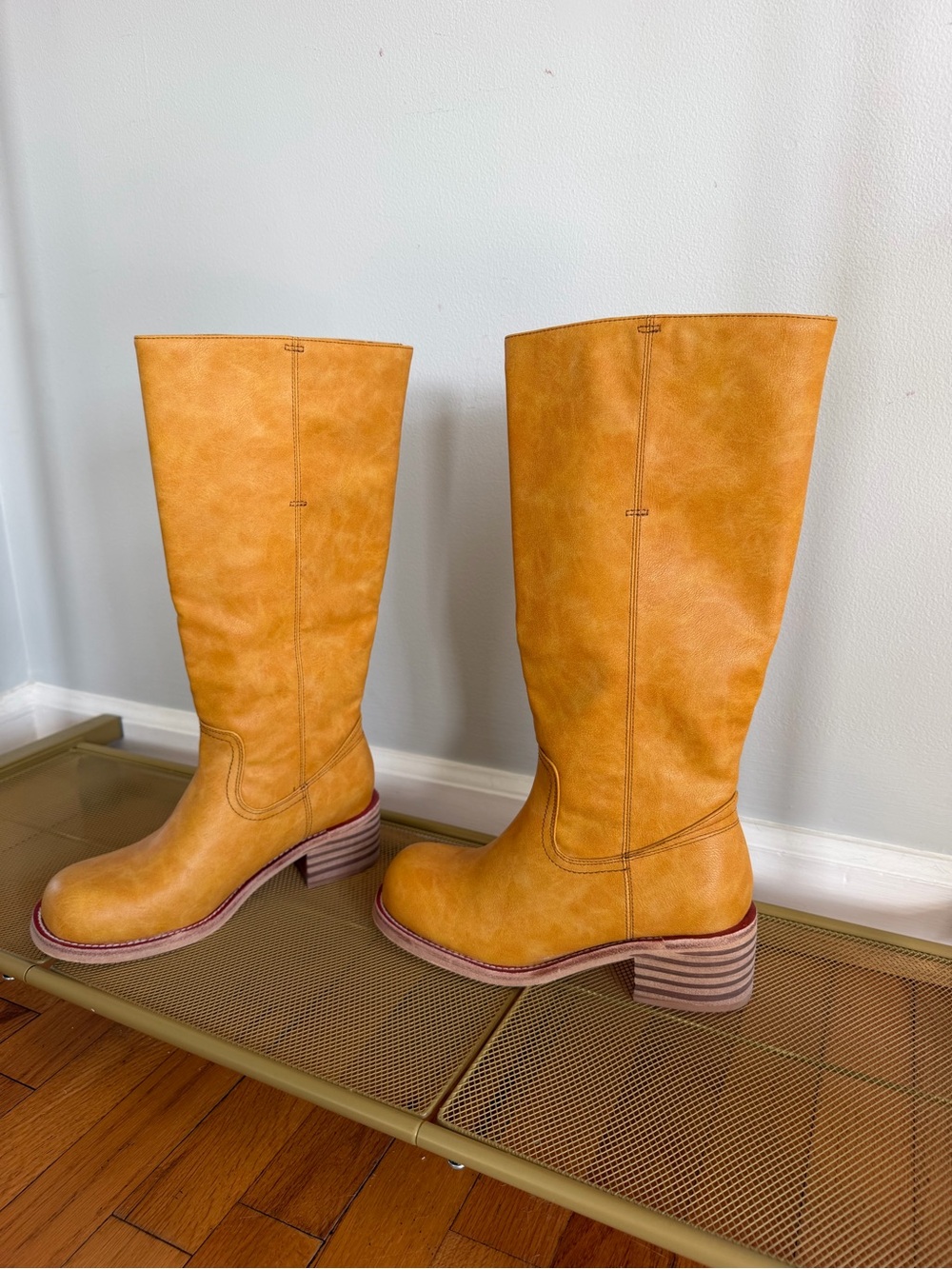 Classic Tall Women's Boots - Tan